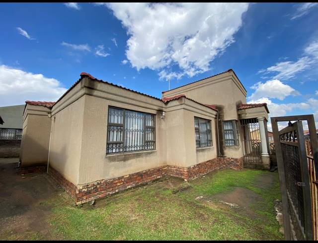3 BEDROOM HOUSE FOR SALE IN SEBOKENG ZONE 17